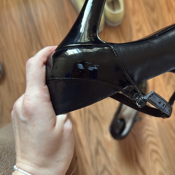 Giani Bernini memory foam Mary Jane heels - Picture 6 of 6